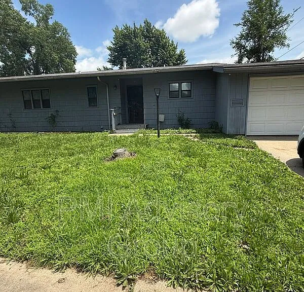 6604 SW Meadowdale Dr — Photo 1