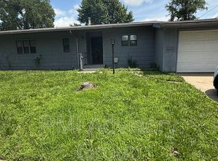 6604 SW Meadowdale Dr, Topeka, KS 66619