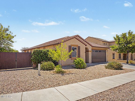 3rd image of 726 S Desert Haven Rd