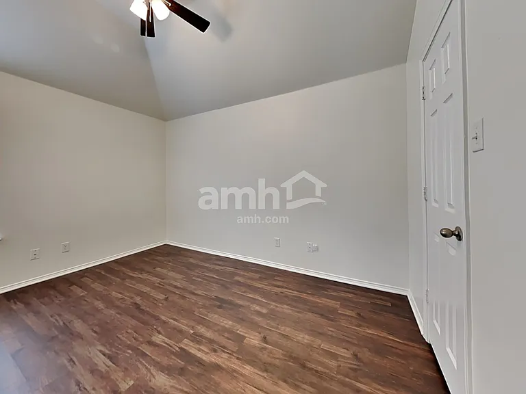 4406 Shady Elm Dr — Photo 19