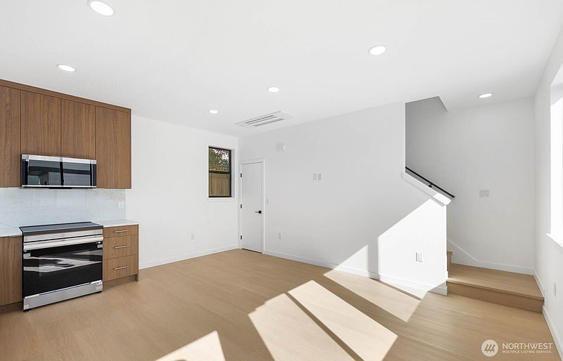 3rd image of 3943 S Morgan Street #B