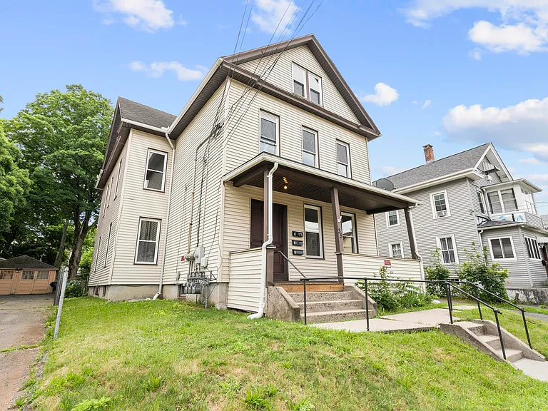 35 Newton St #1 — Photo 3