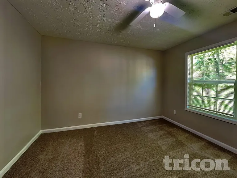 2014 Meadow Walk Dr — Photo 10