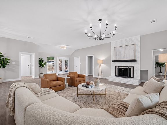 4th image of 3904 Covinton Ln