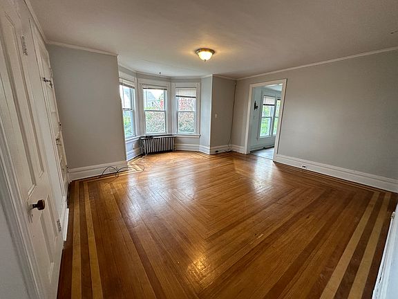 4th image of 216 William St Floor 2