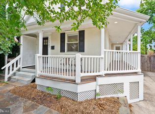 2747 S Uhle St, Arlington, VA 22206