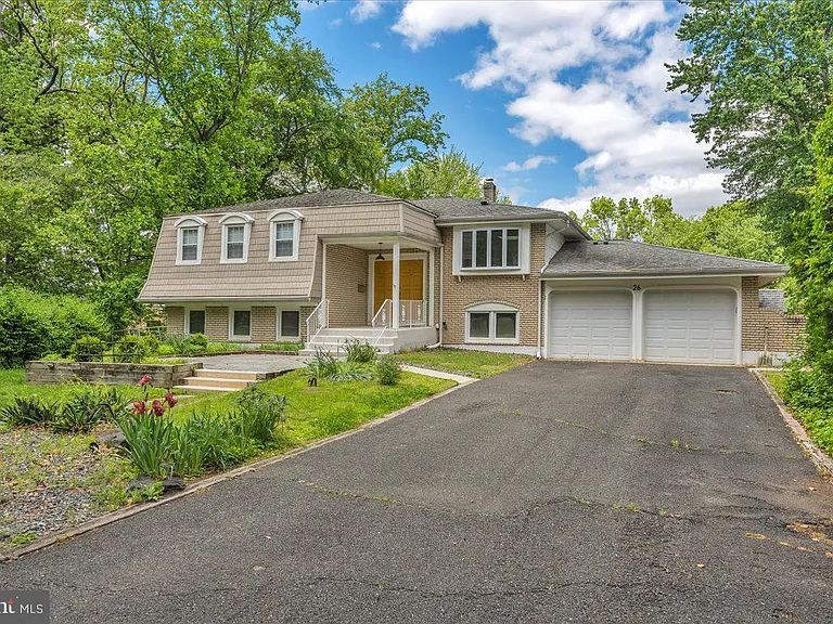 26 Forest Hill Dr — Photo 2