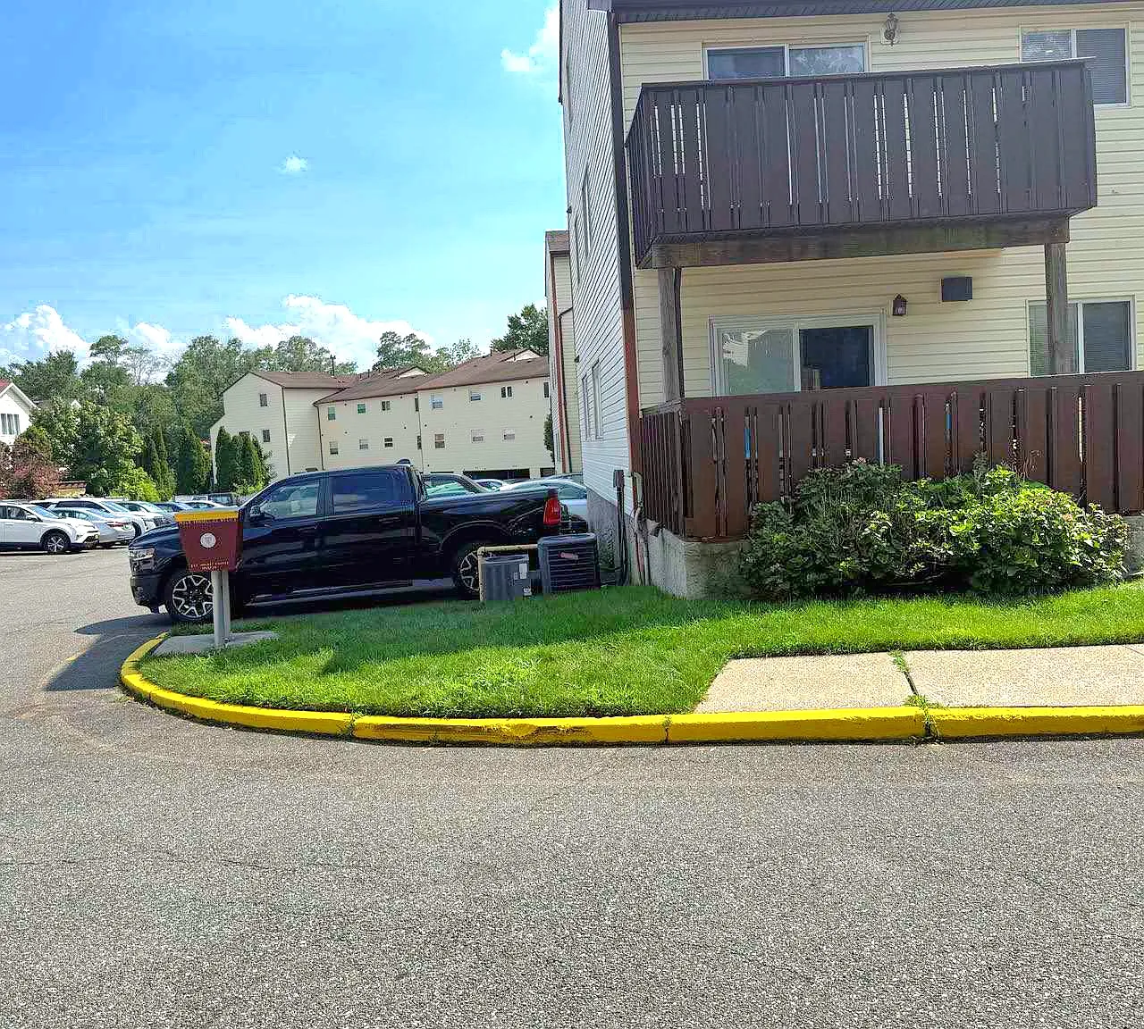 3 bed, 1.5 bath, 1450 sqft, $3,200 — Photo 2
