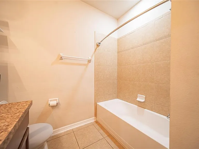 2592 Isabela Ter — Photo 27