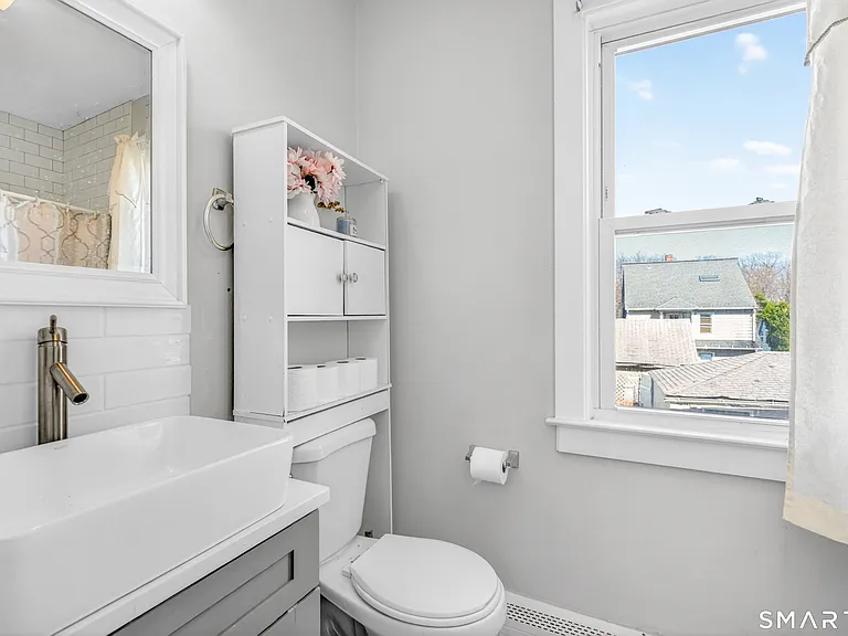380 Gurdon St #1 — Photo 6