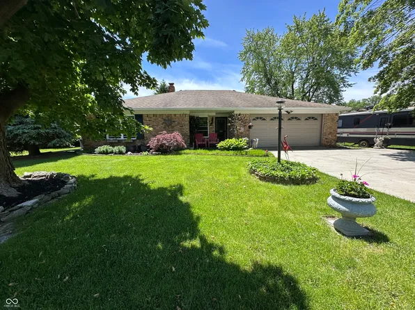 9521 E Gemini Dr, Indianapolis, IN 46229