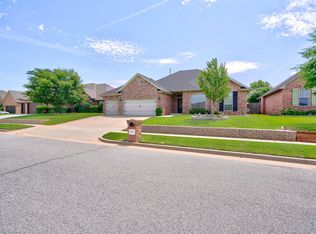 8404 Heather Glen Dr, Yukon, OK 73099