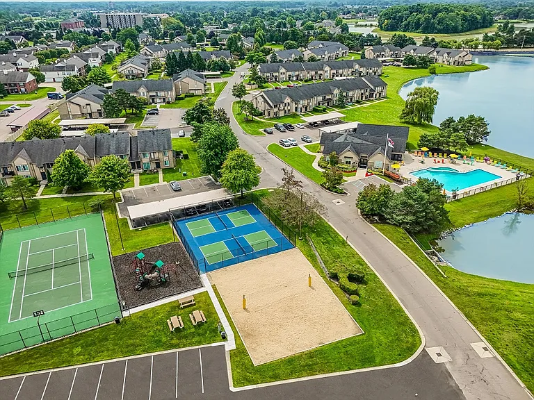 Lakeside Terrace Apartments — Photo 33