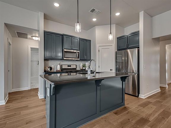 3rd image of 13608 Arrowhead Blvd