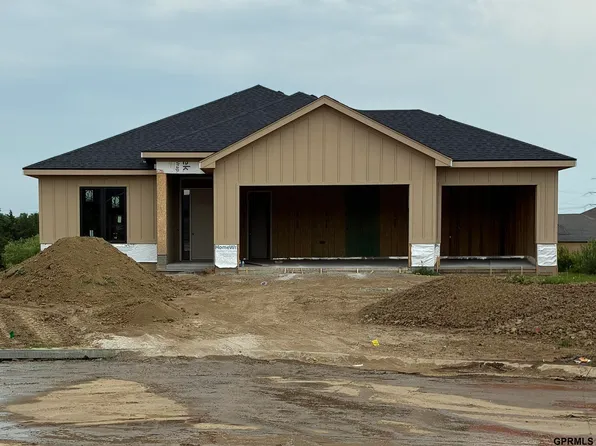 2094 182 Avenue Cir, Elkhorn, NE 68022