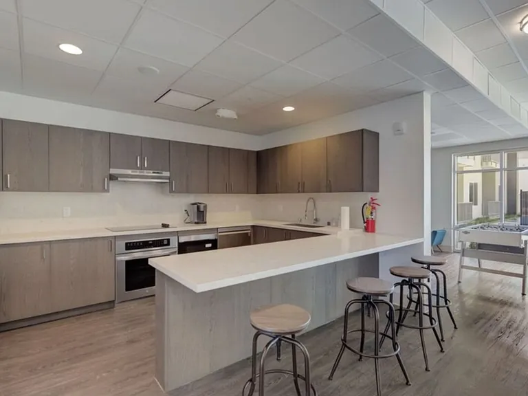 The Lawler Apartment Homes — Photo 38