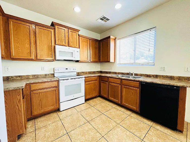 7216 N 72nd Dr — Photo 11