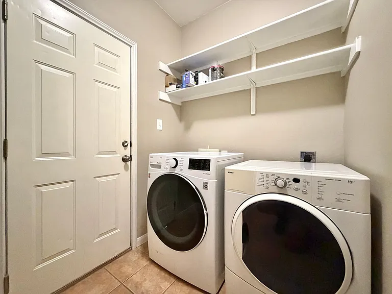 3300 Forest Creek Dr — Photo 24