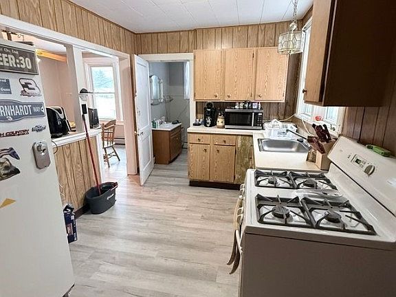 5th image of 10516 Railroad Ave