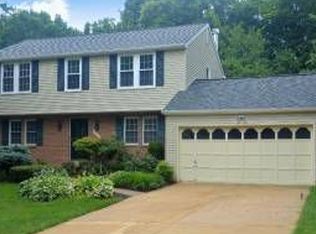 9825 Five Oaks Rd, Fairfax, VA 22031