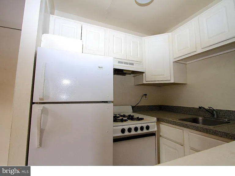 415 S 11th St #3F — Photo 7