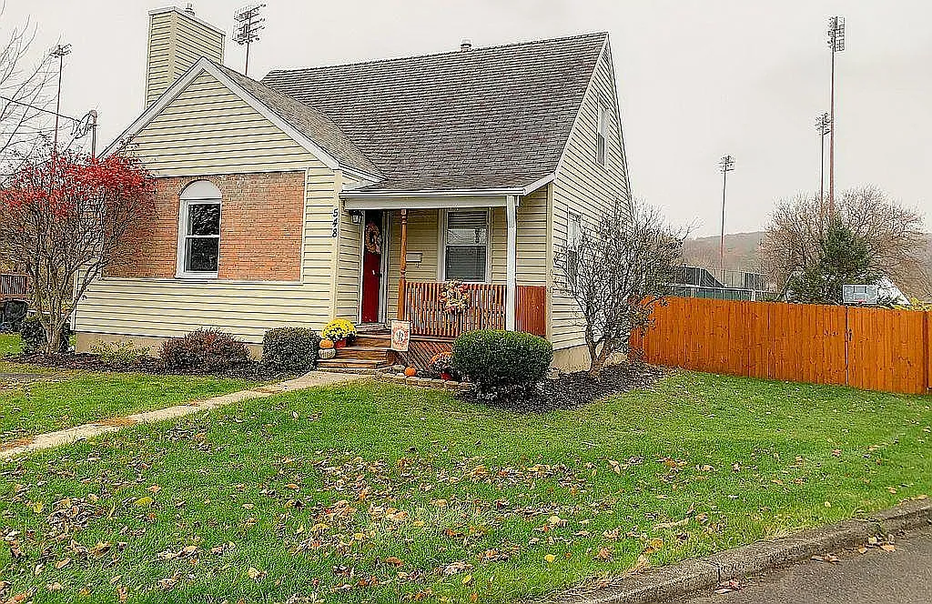 548 Gaines St photo 1