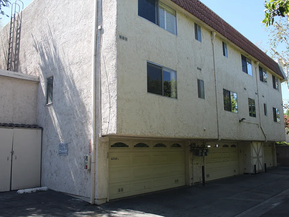 6254 Shoup Ave #1/2