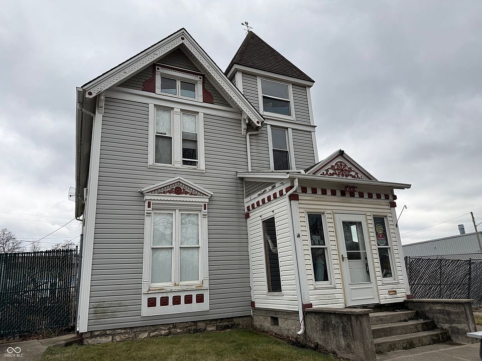 2nd image of 715 W Superior St