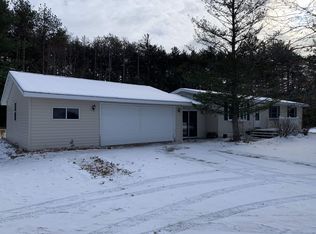 N1878 Lind Center Rd, Waupaca, WI 54981