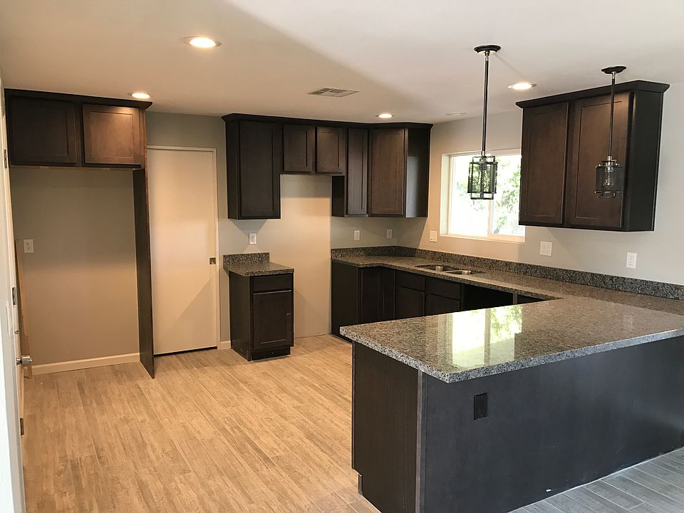 1st image of 3428 E Sunnyside Dr