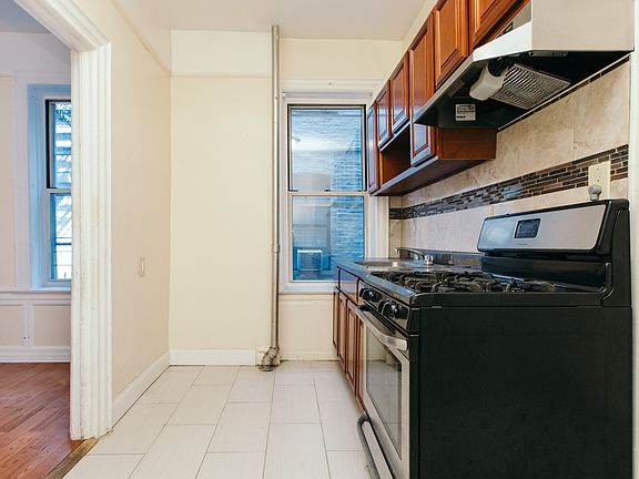 3rd image of 1625 Park Pl APT 6