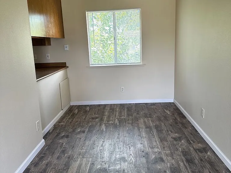 141 Warthan St — Photo 3