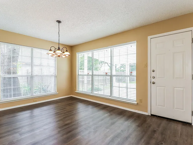 6309 Brookmont Ct — Photo 4