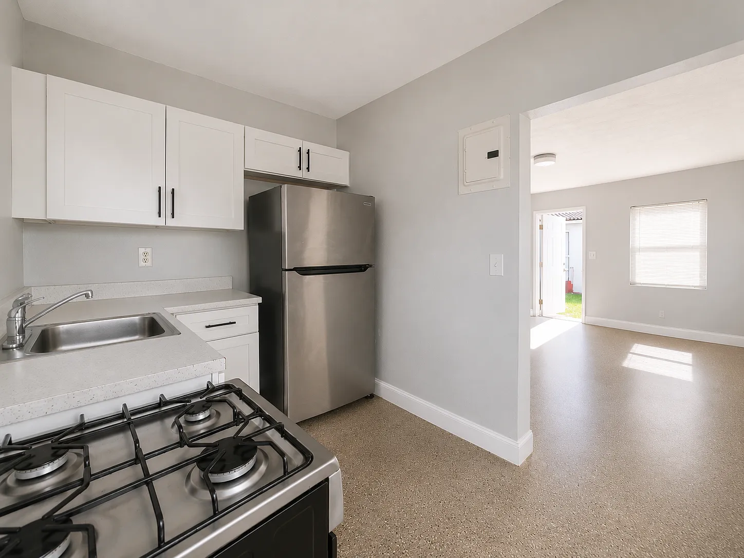 Studio, 600 sqft, $1,300 — Photo 4