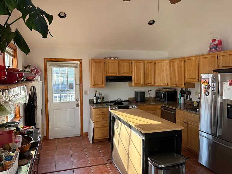 35 Raymond St #2 — Photo 5