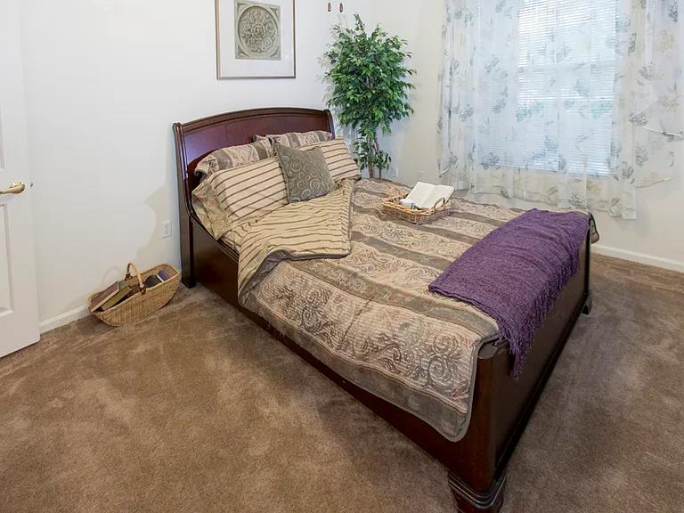 Diamond Sands Apartments — Photo 31