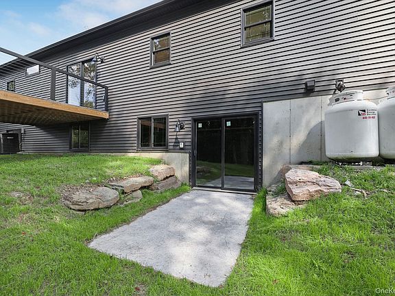 5th image of 375 Breezy Hill Road