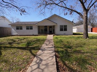 305 N Neches St, Whitney, TX 76692