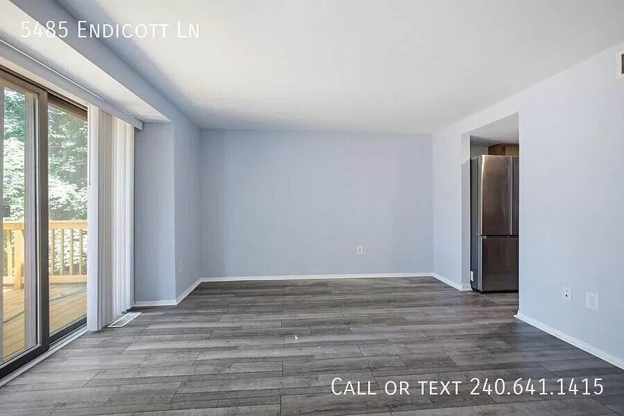 Charming 3 Br/2.5 Ba Townhome In Columbia! $1,000 Off One Month's Rent! Sign A 12-Month Lease By ... — Photo 2