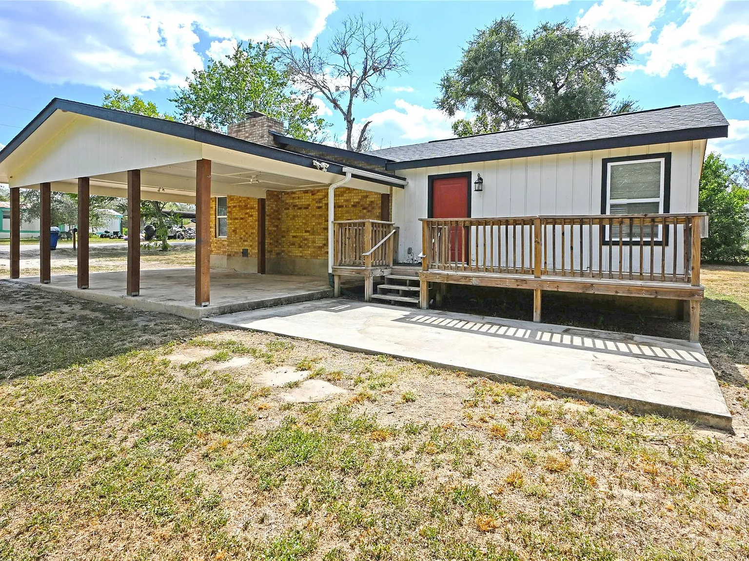 3 bed, 2.0 bath, 1464 sqft, $1,595 — Photo 2