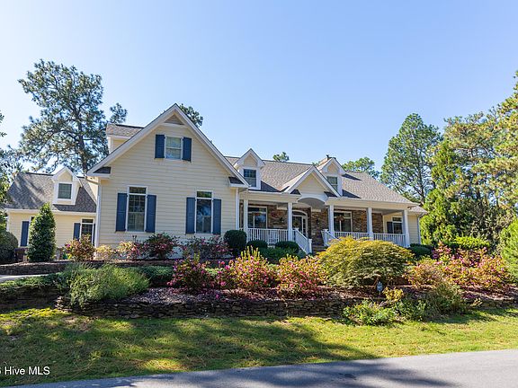2nd image of 70 Oak Meadow Road