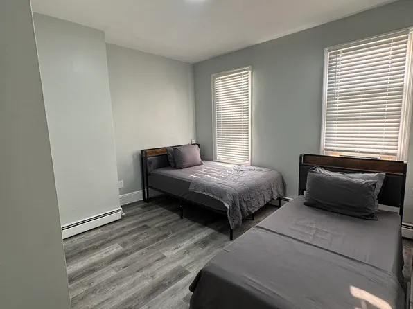 1172 Summit Avenue image 4 of 10