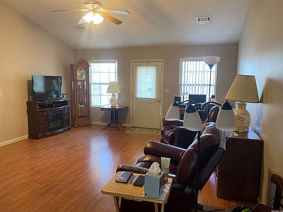 3rd image of 1703 Northwood Dr