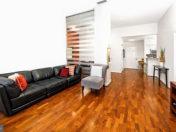 4th image of 1600 Arch St APT 1610