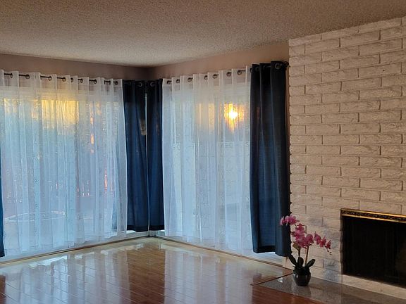 3rd image of 1271 Oakglen Ave