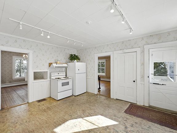 3rd image of 103 Chestnut Street