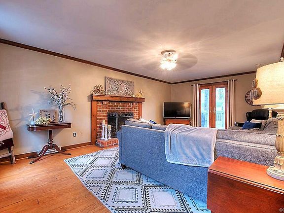 5th image of 1832 Larkhill Ln