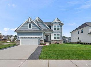 1821 Emerald Ln, Wixom, MI 48393