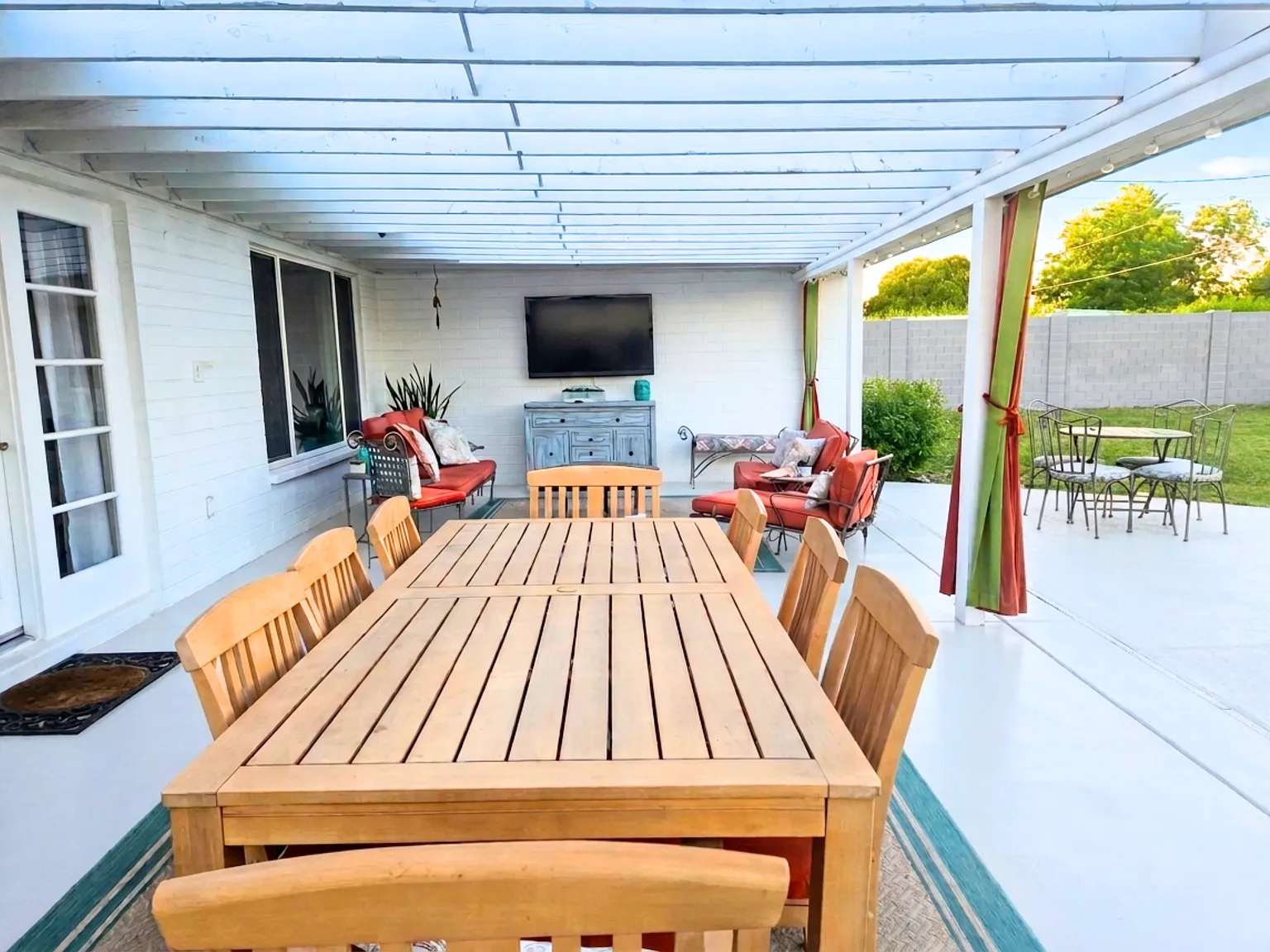 1819 E Claremont St — Photo 4