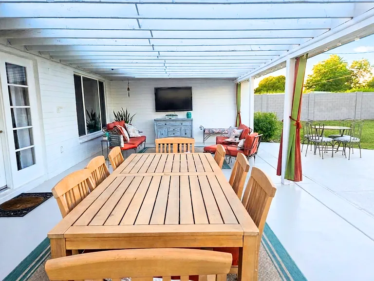 1819 E Claremont St — Photo 4